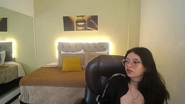 Eros Nyx  online show from December 18, 2025, 3:45 am