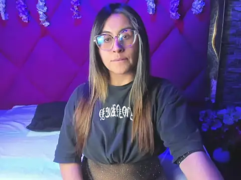 Snapshot of Freyaa_Millerr_ chatting on December 4, 2025, 3:27 am Freyaa Millerr online show from December 4, 2025, 3:27 am