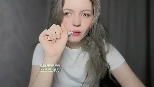 DollarBunny online show from December 19, 2025, 4:47 pm