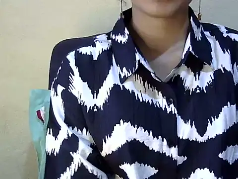 Snapshot of Shab_M chatting on August 3, 2026, 8:35 am Shab M online show from August 3, 2026, 8:35 am