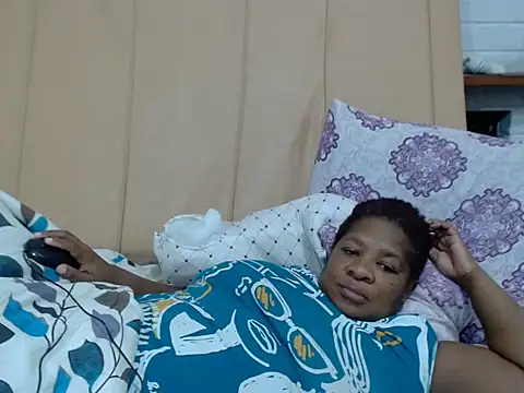 Snapshot of AfricanQueenxx25 chatting on December 14, 2025, 2:00 pm AfricanQueenxx25 online show from December 14, 2025, 2:00 pm