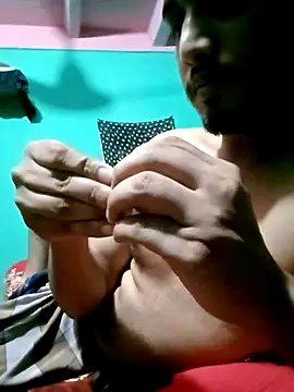 sexeyboy332 online show from July 21, 2026, 1:24 pm