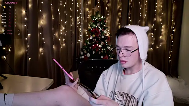 Snapshot of Kristenegor chatting on December 16, 2025, 9:42 pm Kristenegor online show from December 16, 2025, 9:42 pm