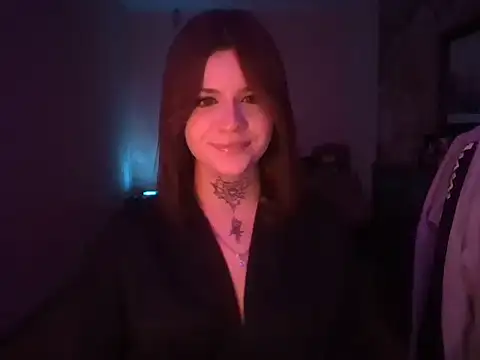 Snapshot of elisey18 chatting on December 4, 2025, 2:04 pm elisey18 online show from December 4, 2025, 2:04 pm