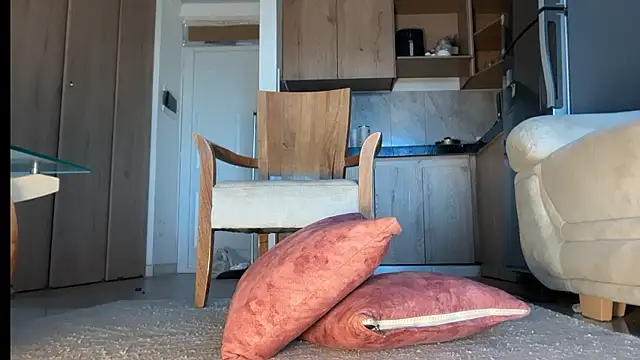 miaferrer777 online show from February 16, 2026, 10:17 pm