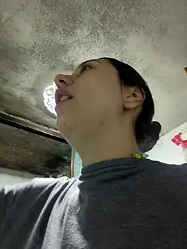 Snapshot of Alix_Rousses21 chatting on December 18, 2025, 4:13 pm Alix Rousses21 online show from December 18, 2025, 4:13 pm