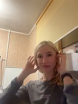 KisJeni online show from December 18, 2025, 4:35 pm