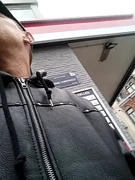 jefflatex45 online show from December 20, 2025, 2:24 pm