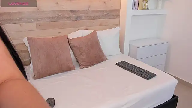 Snapshot of orihime_bunny chatting on December 18, 2025, 12:33 pm orihime bunny online show from December 18, 2025, 12:33 pm