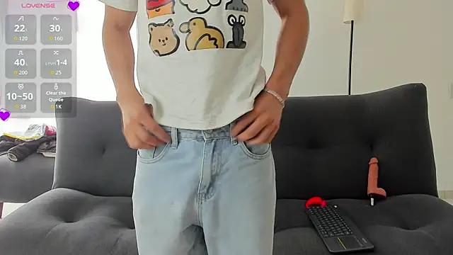 Snapshot of LittleMya_ chatting on December 17, 2025, 7:42 pm LittleMya online show from December 17, 2025, 7:42 pm