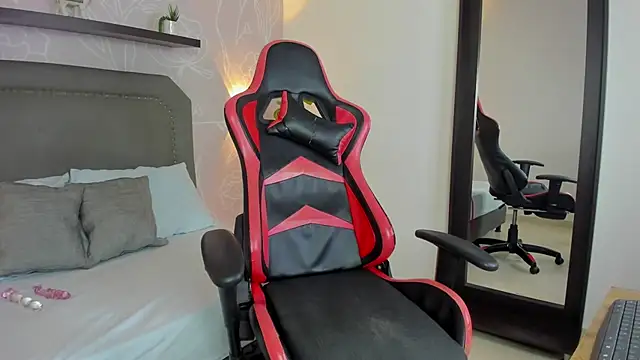 madison saenzz online show from December 15, 2025, 7:29 pm