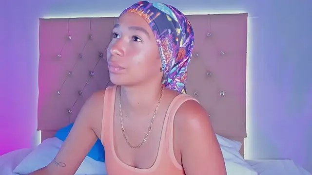 Snapshot of EmmaLawrence_ chatting on January 6, 2026, 7:50 pm EmmaLawrence online show from January 6, 2026, 7:50 pm