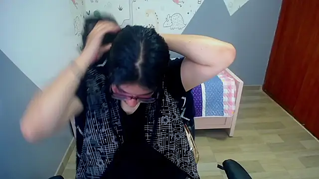 eva smit t online show from December 14, 2025, 2:39 am