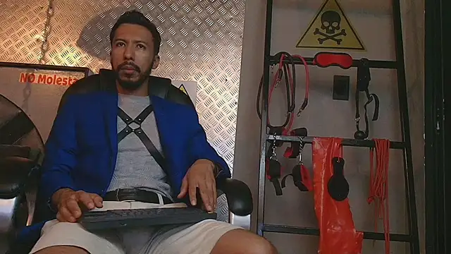 logan mercer online show from December 5, 2025, 3:37 am