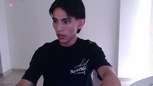 andrew courtzz online show from December 4, 2025, 8:28 pm