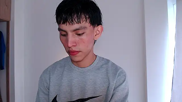 Snapshot of andrew_courtzz chatting on January 12, 2026, 8:36 pm andrew courtzz online show from January 12, 2026, 8:36 pm