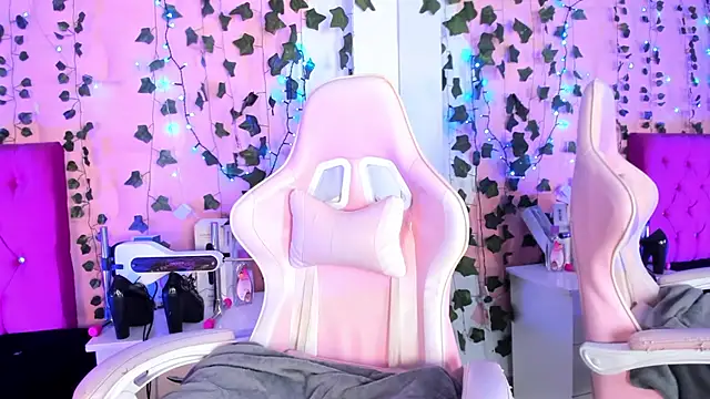 Natasha Nassty  online show from December 19, 2025, 5:47 am