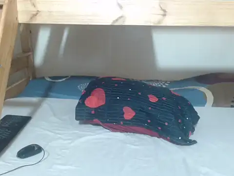 Snapshot of Phoenix_Curvelicious chatting on December 17, 2025, 12:05 am Phoenix Curvelicious online show from December 17, 2025, 12:05 am