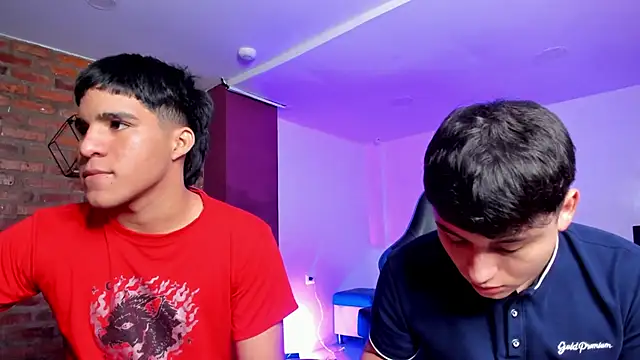 HotThreesoome online show from March 3, 2026, 12:33 pm