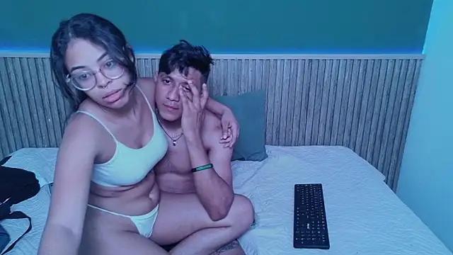 Snapshot of Violet_and_Dylan chatting on December 5, 2025, 4:14 pm Violet and Dylan online show from December 5, 2025, 4:14 pm