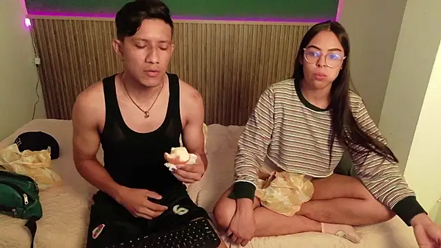 Snapshot of Violet_and_Dylan chatting on December 14, 2025, 12:10 pm Violet and Dylan online show from December 14, 2025, 12:10 pm