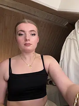 MilaLuxe online show from December 16, 2025, 7:52 pm