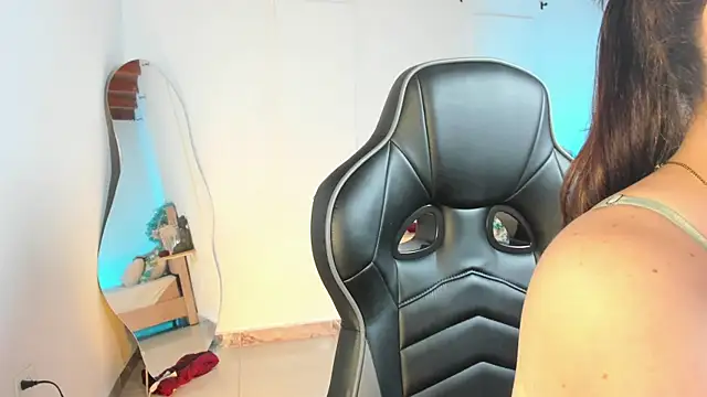 AngelMoonEyes online show from December 20, 2025, 4:08 am