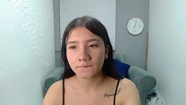 aurorafuckass online show from December 19, 2025, 12:34 pm