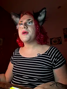 Snapshot of alien_ate_red chatting on December 16, 2025, 8:58 pm alien ate red online show from December 16, 2025, 8:58 pm