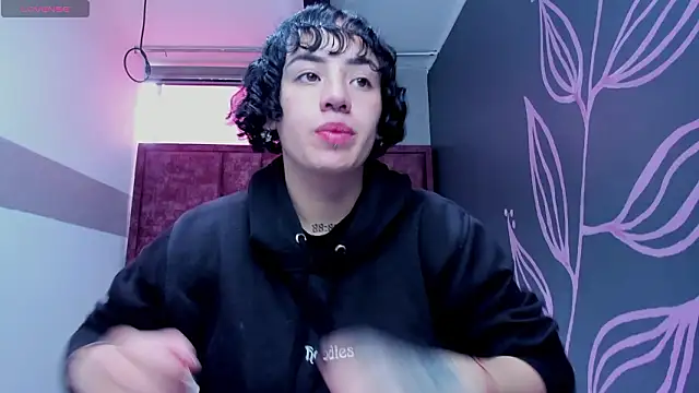 Kiara Fox   online show from March 12, 2026, 8:15 pm