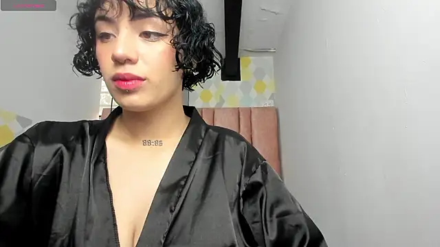 Kiara Fox   online show from March 13, 2026, 5:52 pm