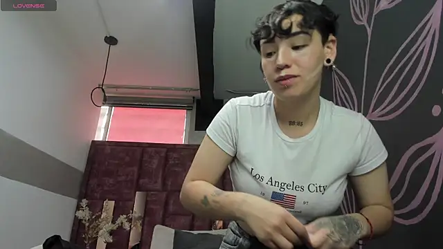 Kiara Fox   online show from March 25, 2026, 9:21 pm