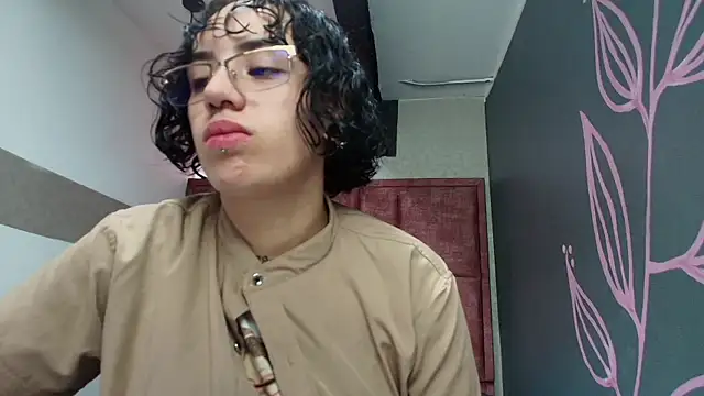 Snapshot of Kiara_Fox__ chatting on May 2, 2026, 9:31 pm Kiara Fox online show from May 2, 2026, 9:31 pm