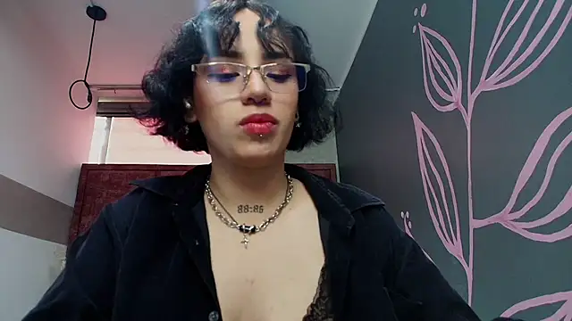 Snapshot of Kiara_Fox__ chatting on May 4, 2026, 7:54 pm Kiara Fox online show from May 4, 2026, 7:54 pm