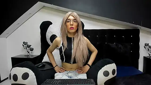 Snapshot of Lis_Pearson chatting on March 1, 2026, 8:33 pm Lis Pearson online show from March 1, 2026, 8:33 pm