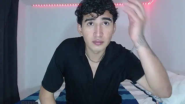 Snapshot of Dave_hot1 chatting on December 17, 2025, 4:51 am Dave hot1 online show from December 17, 2025, 4:51 am