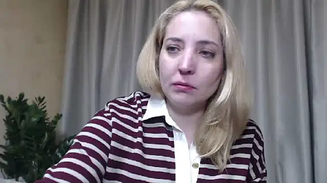 Snapshot of sweetpussy chatting on May 1, 2026, 4:33 pm sweetpussy online show from May 1, 2026, 4:33 pm