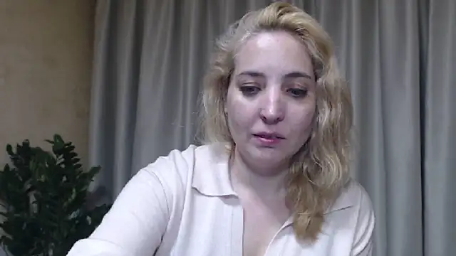 Snapshot of sweetpussy chatting on May 23, 2026, 4:44 pm sweetpussy online show from May 23, 2026, 4:44 pm