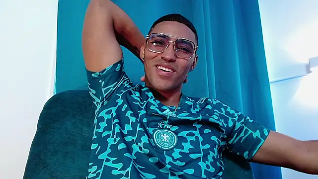 LeonDisanto online show from December 18, 2025, 6:36 pm