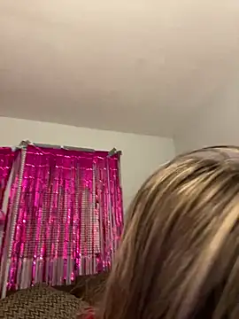 alluringpixie online show from March 4, 2026, 2:28 am