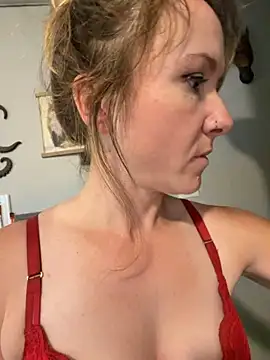 alluringpixie online show from May 28, 2026, 2:03 pm