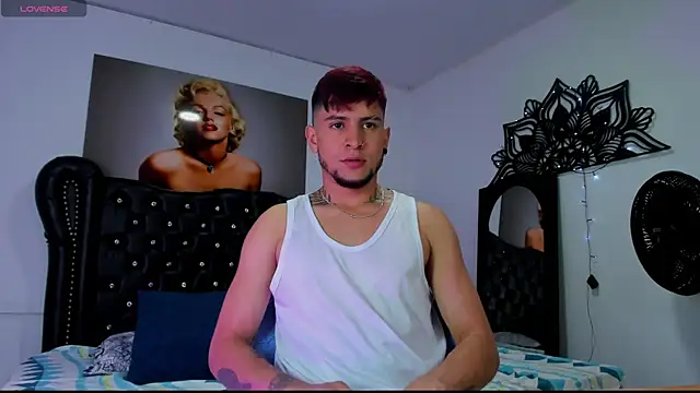 Snapshot of vaalentiino chatting on December 17, 2025, 5:30 pm vaalentiino online show from December 17, 2025, 5:30 pm