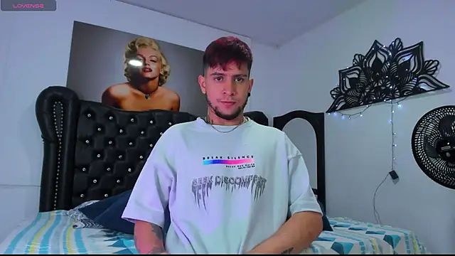 vaalentiino online show from December 22, 2025, 6:16 pm