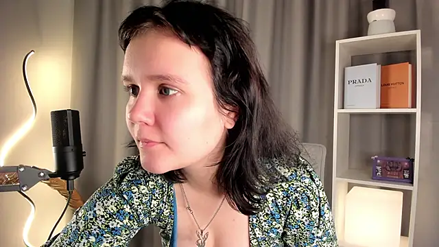 TracyLilith online show from December 17, 2025, 1:17 pm