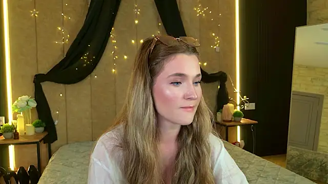 Lina Sinerz online show from June 10, 2026, 3:22 pm
