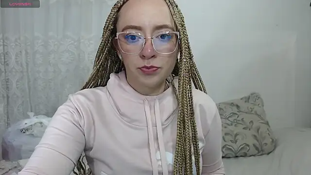 Snapshot of Adaraah chatting on December 15, 2025, 11:53 pm Adaraah online show from December 15, 2025, 11:53 pm