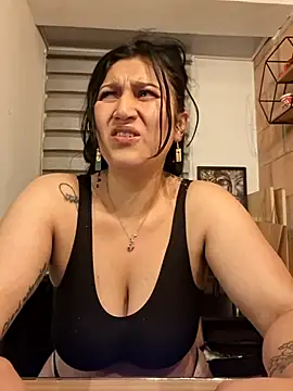 Snapshot of Magenta_Moon chatting on May 2, 2026, 12:48 am Magenta Moon online show from May 2, 2026, 12:48 am