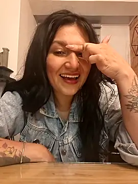Snapshot of Magenta_Moon chatting on May 4, 2026, 11:45 pm Magenta Moon online show from May 4, 2026, 11:45 pm