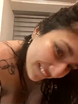 Snapshot of Magenta_Moon chatting on May 20, 2026, 1:34 am Magenta Moon online show from May 20, 2026, 1:34 am