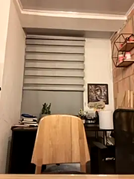 Snapshot of Magenta_Moon chatting on June 1, 2026, 11:28 pm Magenta Moon online show from June 1, 2026, 11:28 pm